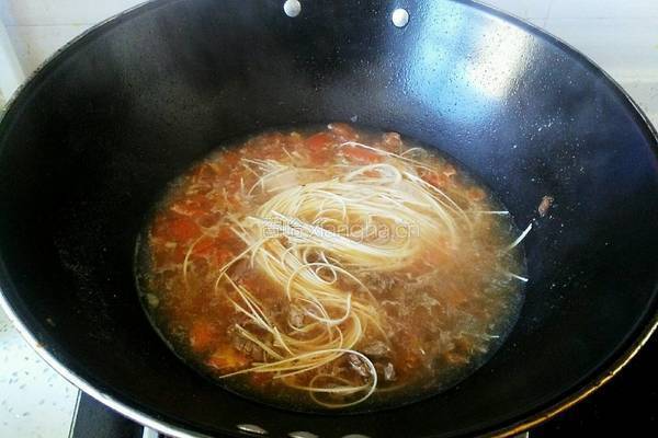 番茄牛肉丝面条的做法图解7