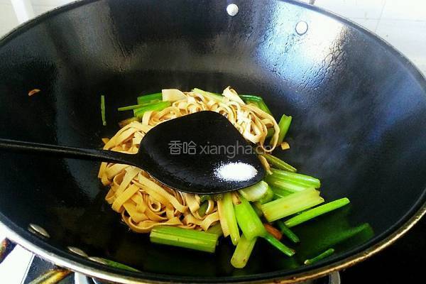 芹菜炒豆皮的做法图解7