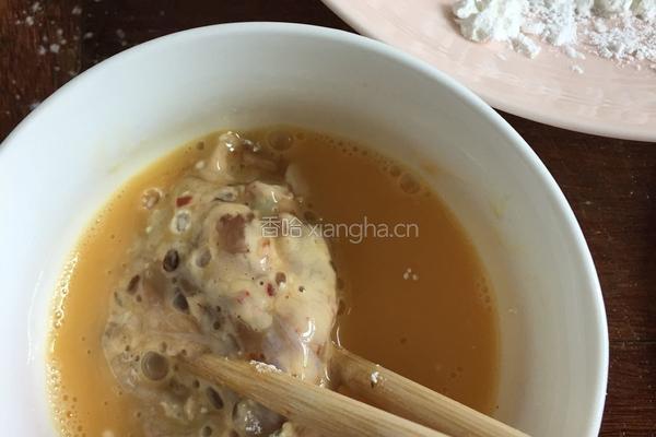 面包糠炸鸡翅的做法图解4