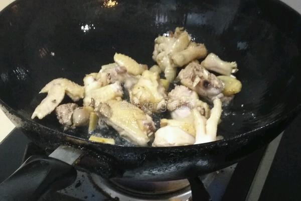 土豆烧鸡块的做法图解2