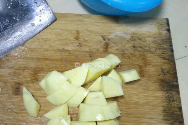 土豆烧鸡块的做法图解4