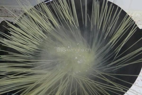 炒米粉的做法图解1