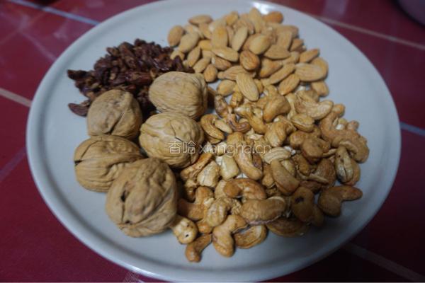 坚果燕麦片的做法图解1