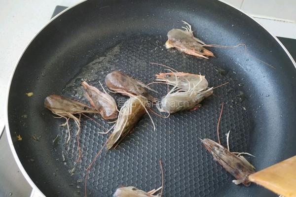 海参虾仁蛋炒饭的做法图解3