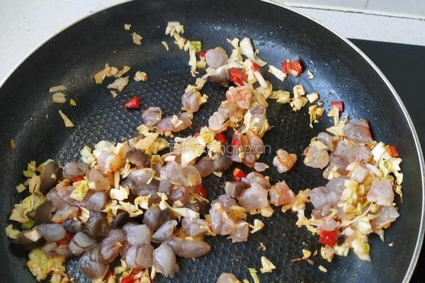 海参虾仁蛋炒饭的做法图解4