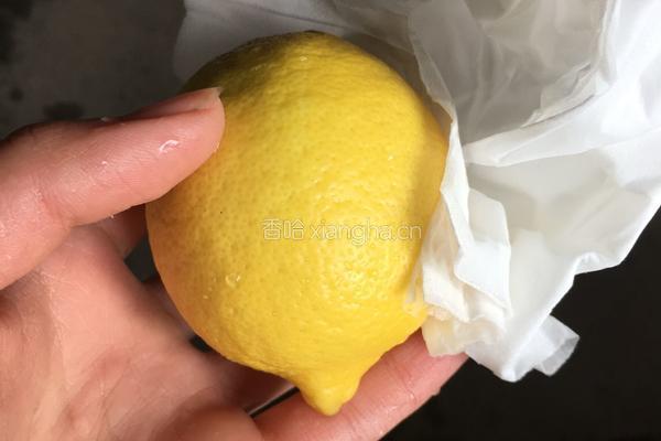 柠檬蜂蜜水的做法图解2