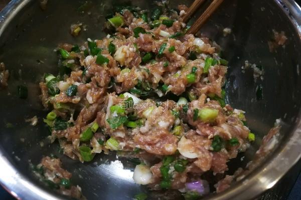 猪肉小葱馅饺子的做法图解3