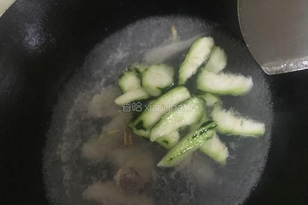 九肚鱼丝瓜汤的做法图解3