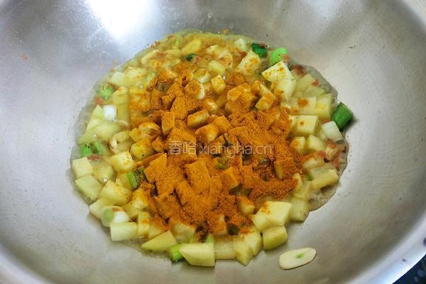 咖喱土豆鸡蛋面的做法图解5