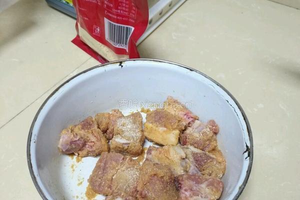 土豆蒸芋艿排骨的做法图解1