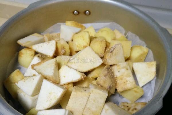 土豆蒸芋艿排骨的做法图解6