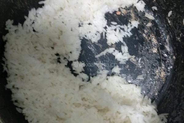 鸡蛋香肠蛋炒饭的做法图解4