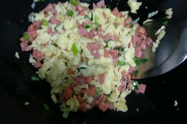 鸡蛋香肠蛋炒饭的做法图解7