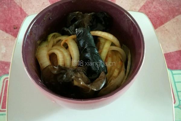 洋葱拌木耳的做法图解5