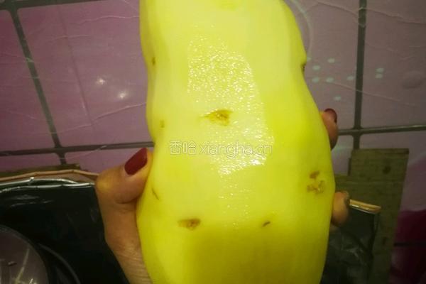 五花肉炖豆角土豆的做法图解3