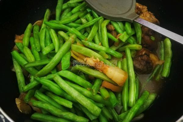 五花肉炖豆角土豆的做法图解5