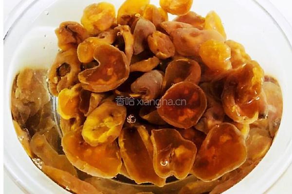 腊猪蹄炖土豆果的做法图解1