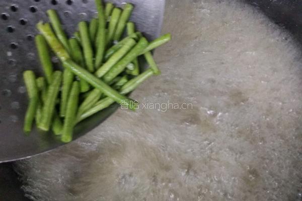 干煸豆角的做法图解3