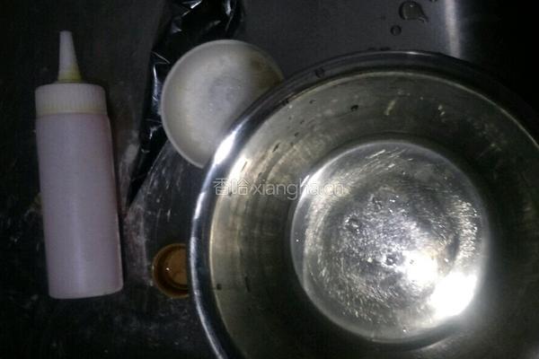 萌萌哒小丑兔蛋白糖的做法图解1