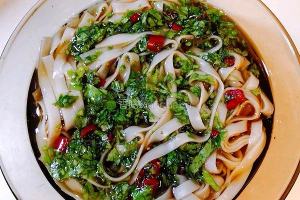 剁椒芹菜叶的做法图解4