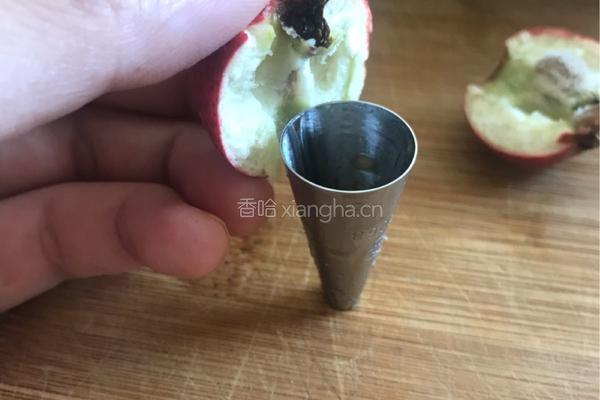 山楂果酱之去核的做法图解4