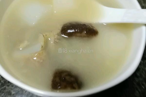 白萝卜香菇扇子骨汤的做法图解5