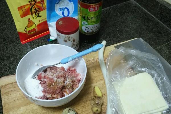 白萝卜香菇扇子骨汤抄手的做法图解1