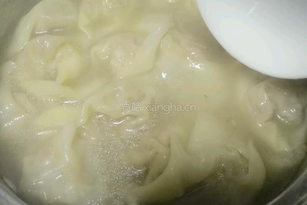 白萝卜香菇扇子骨汤抄手的做法图解5