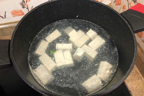 豆腐炒肉丝的做法图解2