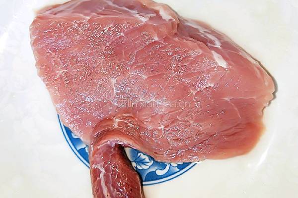 芹菜香菇肉家常水饺的做法图解1