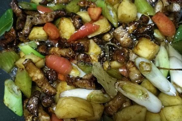 莴笋土豆胡萝卜烧五花肉的做法图解5