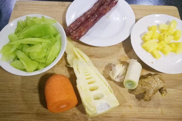 香肠笋片的做法图解2