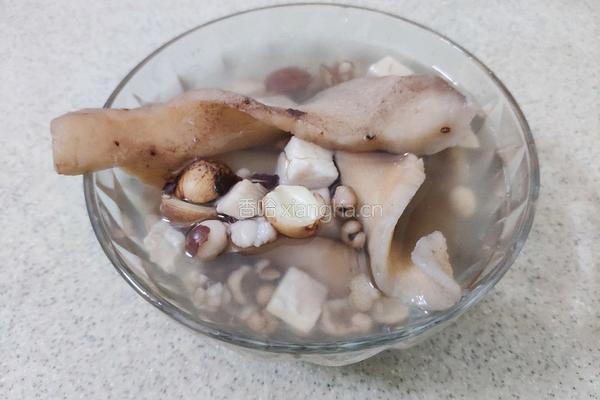 土茯苓淮山薏米汤 健脾祛湿的做法图解5