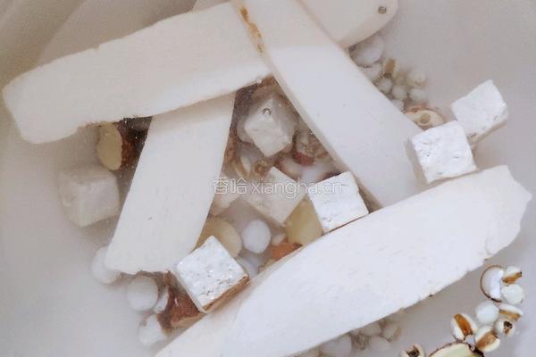 土茯苓淮山薏米汤 健脾祛湿的做法图解2