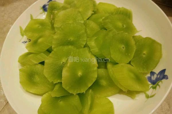 莴笋炒肉沫的做法图解1