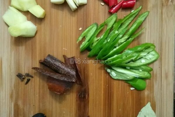 五香羊肉的做法图解1
