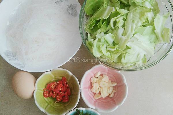 包菜炒粉丝的做法图解1