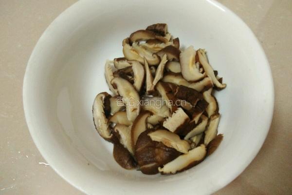 春菜香菇排骨粥的做法图解2