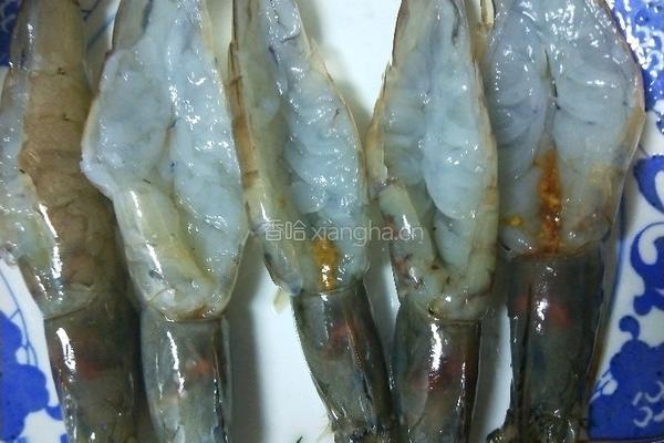 蒜蓉粉丝蒸大虾的做法图解1