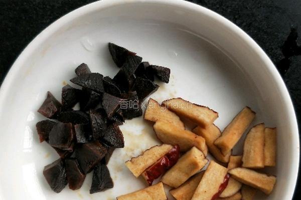 黑蒜蒸牛肉的做法图解2
