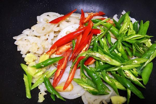 青椒藕片的做法图解6