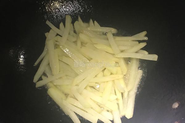 薯条香肠的做法图解1