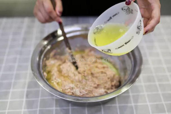 自制宝宝午餐肉,营养又好嚼!的做法图解4