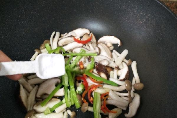 素炒杂菇的做法图解9