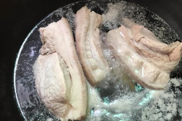酸菜扣肉的做法图解1