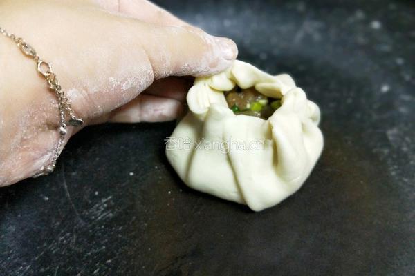 香葱猪肉煎包的做法图解7