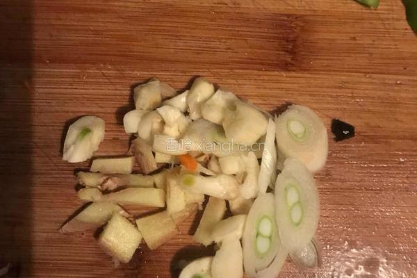胡萝卜木耳炒肉的做法图解5