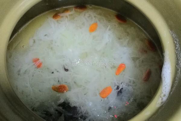 新鲜银耳汤的做法图解4