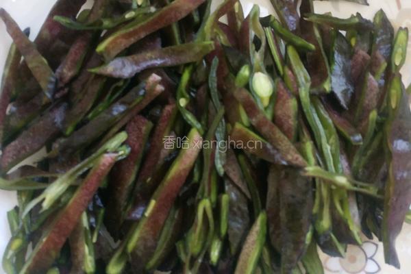 炒猪耳朵豆角的做法图解2