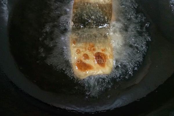 茄汁罐头鱼的做法图解3